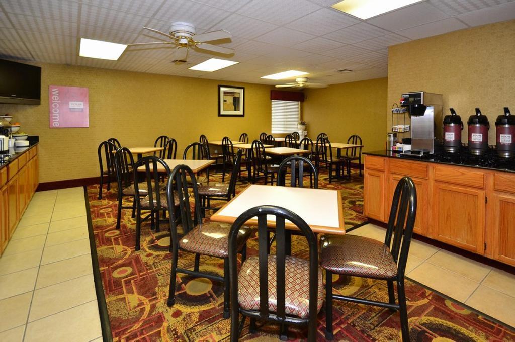 Quality Inn Merriam Kansas City Exterior photo