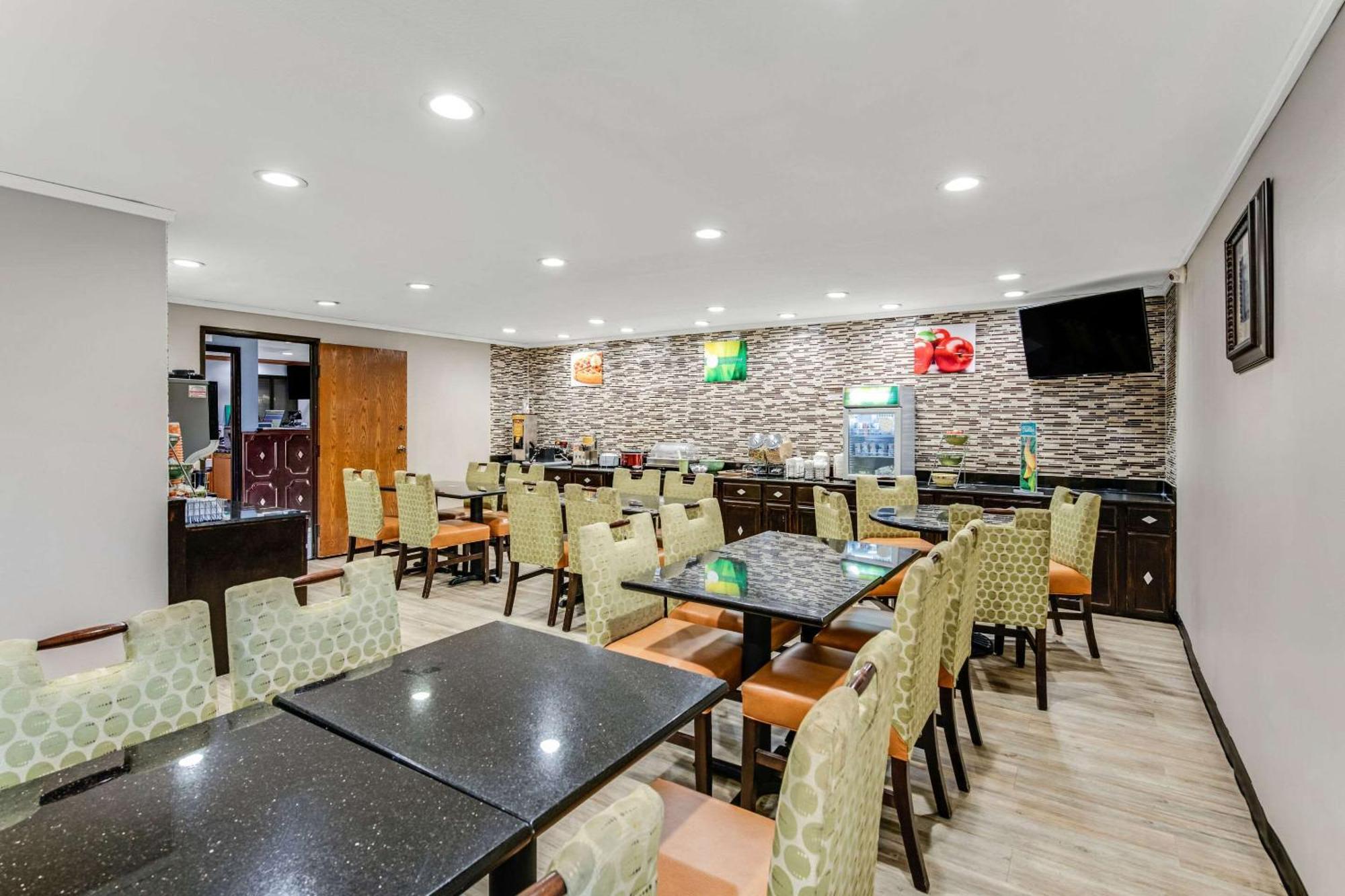 Quality Inn Merriam Kansas City Exterior photo