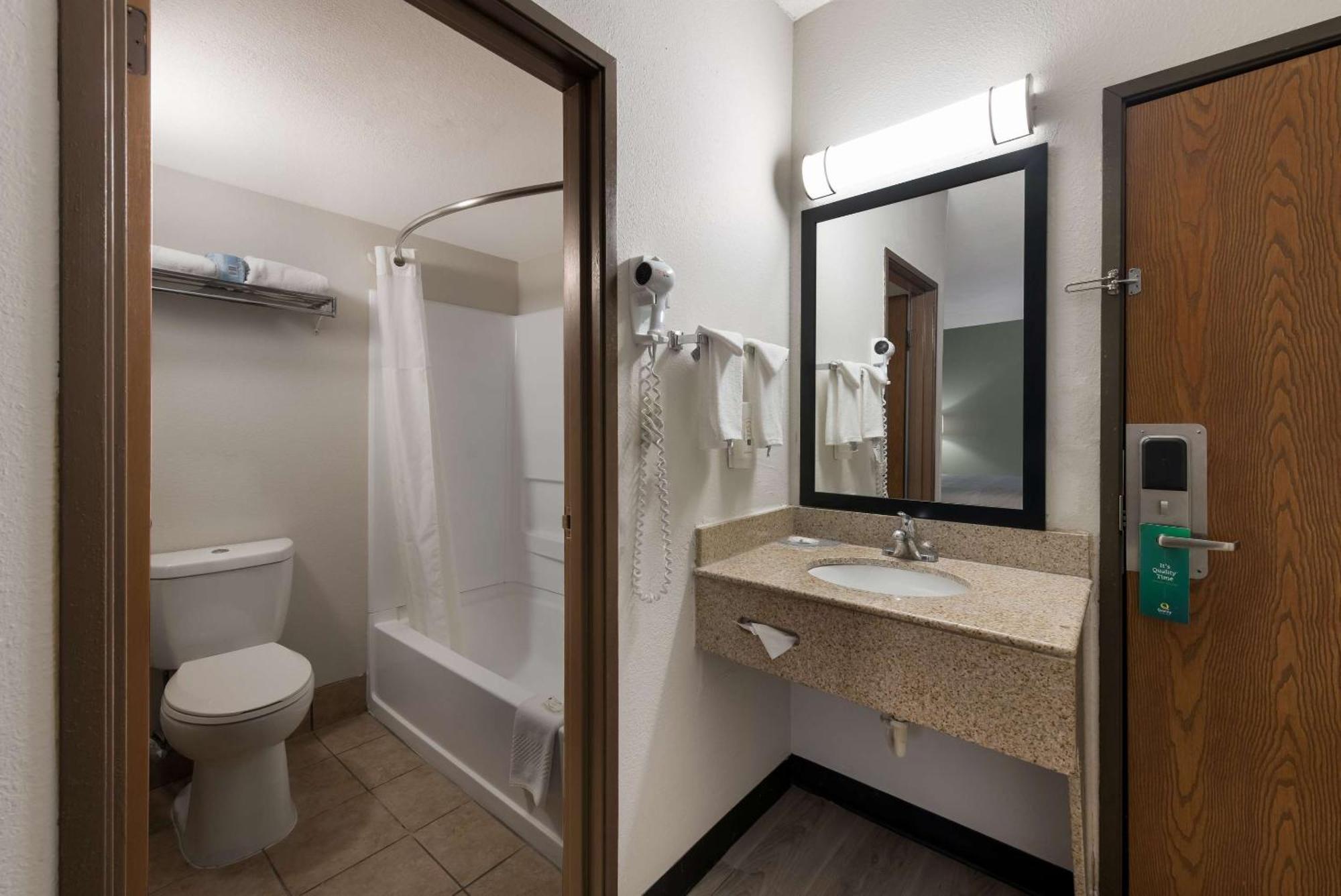 Quality Inn Merriam Kansas City Exterior photo