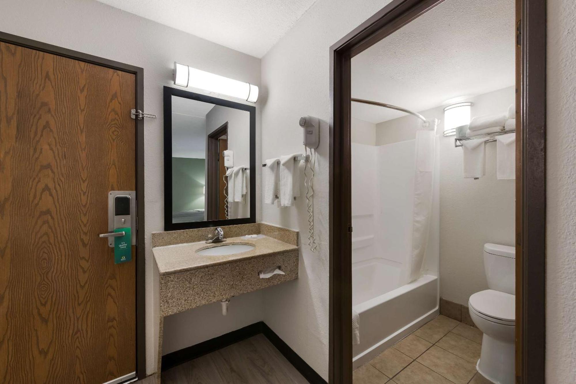 Quality Inn Merriam Kansas City Exterior photo